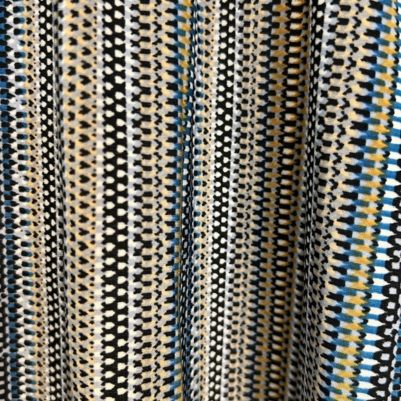 Women’s v neck dress blouse in like new condition great fall colors - Picture 2 of 2